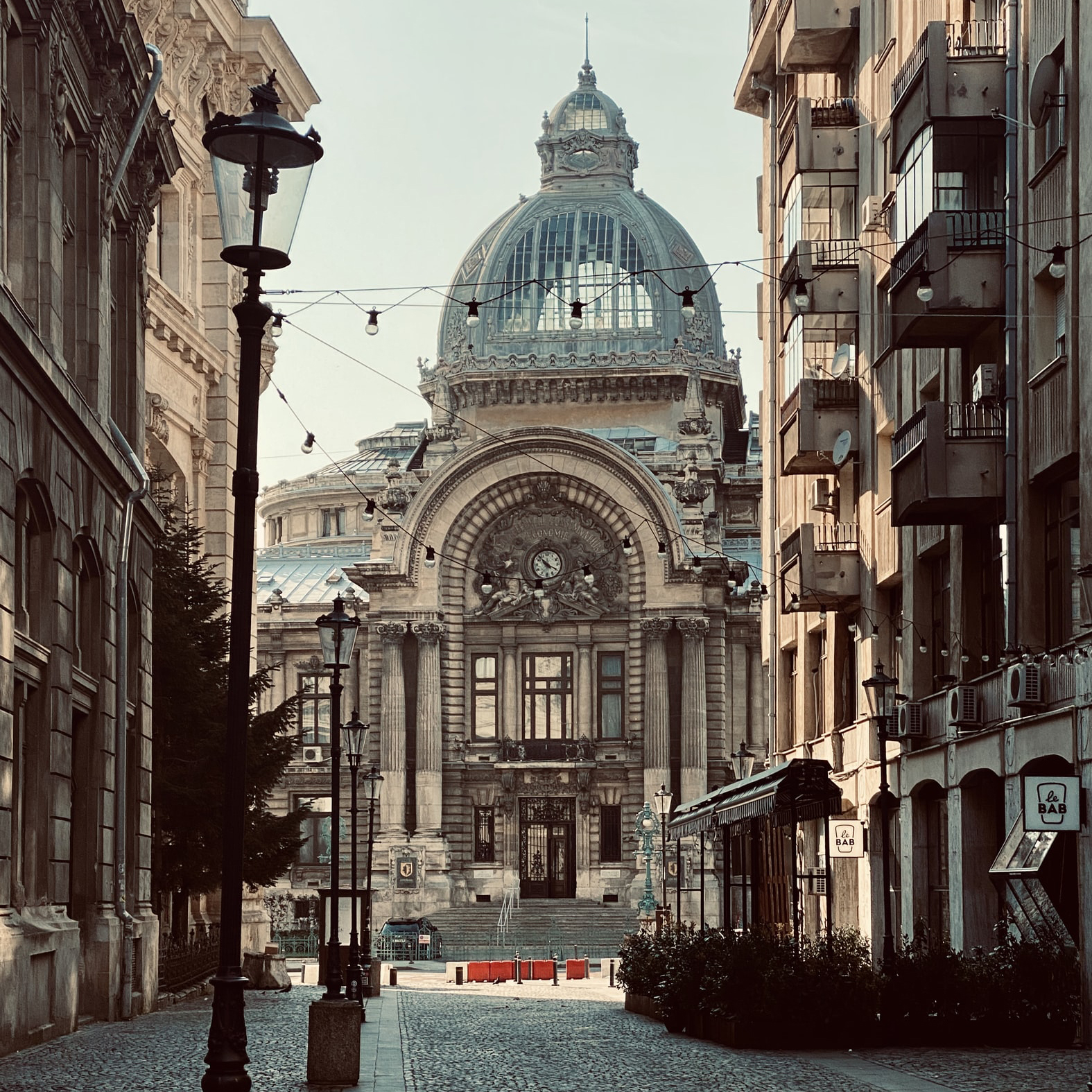 bucharest downtown church